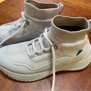 Men’s vessi cloudburst hitop sneakers.